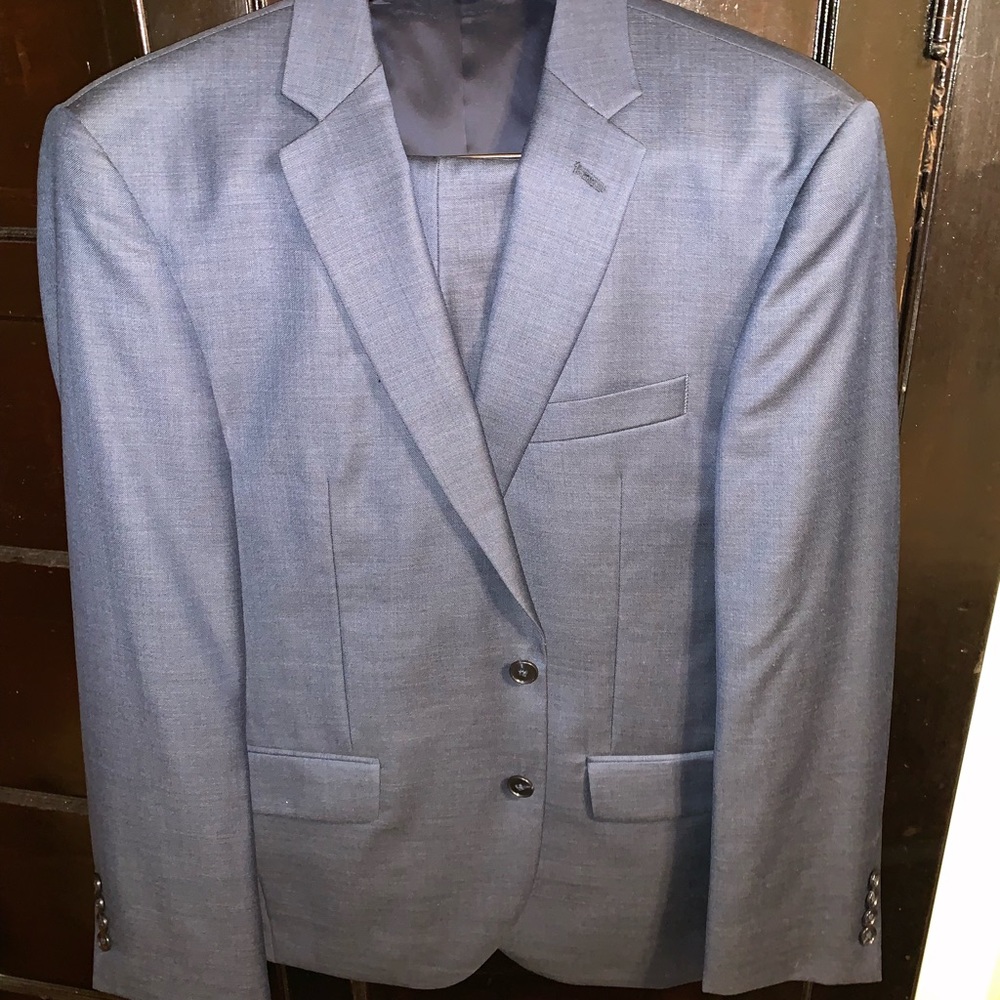 Jos A Bank Blue Sharkskin 42S - 36x30 SlimFit Suit